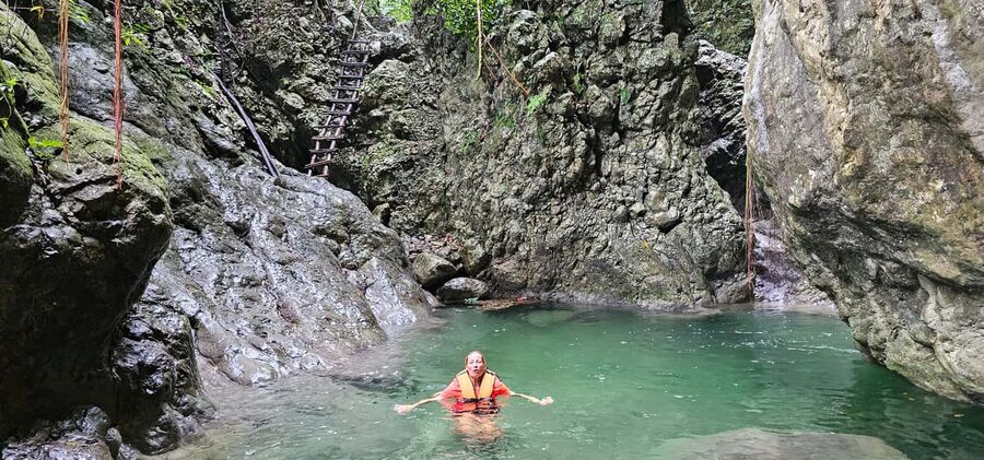 Hiking Tabernacle Thundering Waterfall - Leaving Santo Domingo for the mountains