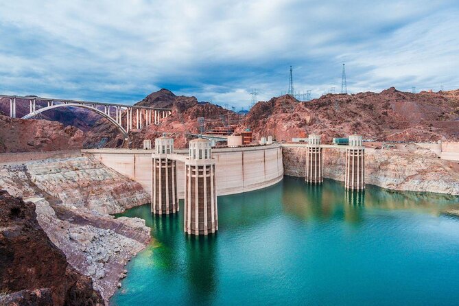 Hoover Dam Kayaking Trip, 6 Hot Springs, 6 Caves, 4 Waterfalls - Six details that make this river trip different