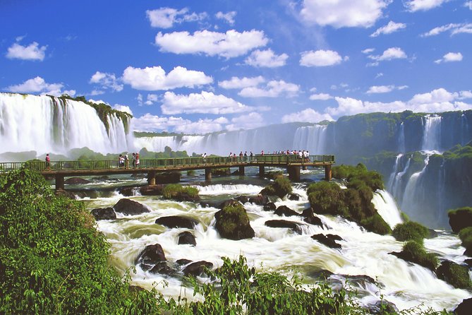 Iguassu Falls Brazilian Side: Macuco Safari, Helicopter Flight and Bird Park - Key points at a glance