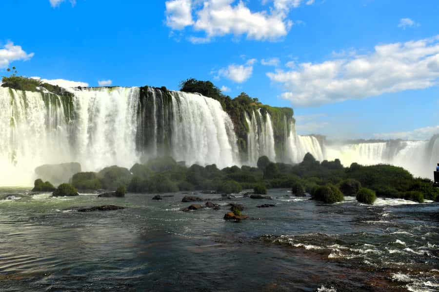 Iguassu Waterfalls: 1 Day Tour Brazil and Argentina's sides - Key points before you book