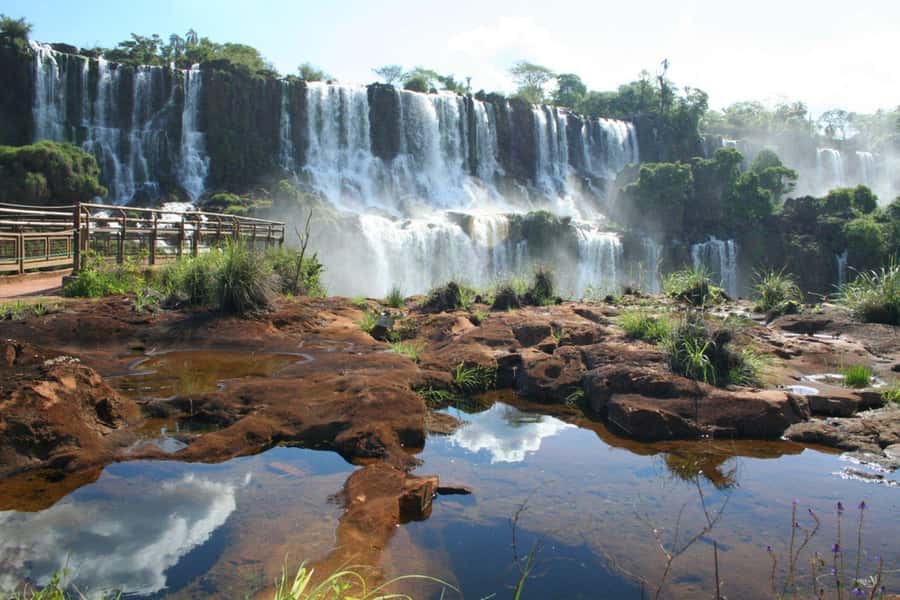 Iguazú Falls: The Natural Wonder of Argentina - Walking, weather, and what to bring
