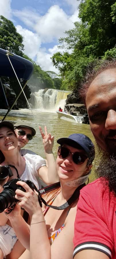 Ile aux Cerfs: Island & Waterfall Speedboat Tour with Lunch - What the four-star score means for you