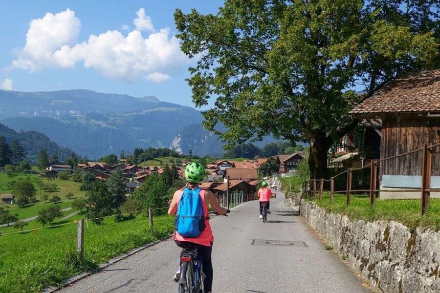 Interlaken: 72 Waterfalls Valley & Lauterbrunnen E-Bike Tour - The Swiss picnic and the pleasures between stops