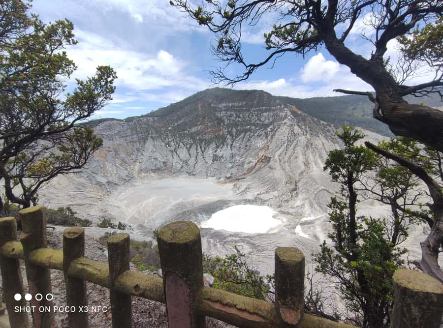 Jakarta: Active Volcano, Waterfall &beautiful local village - The 2.7-kilometer walk to Cibareubeuy Waterfall