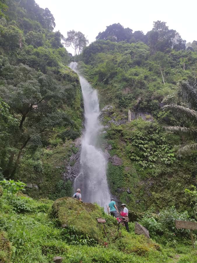 Jakarta: Active Volcano, Waterfall &beautiful local village - Guides who add real value