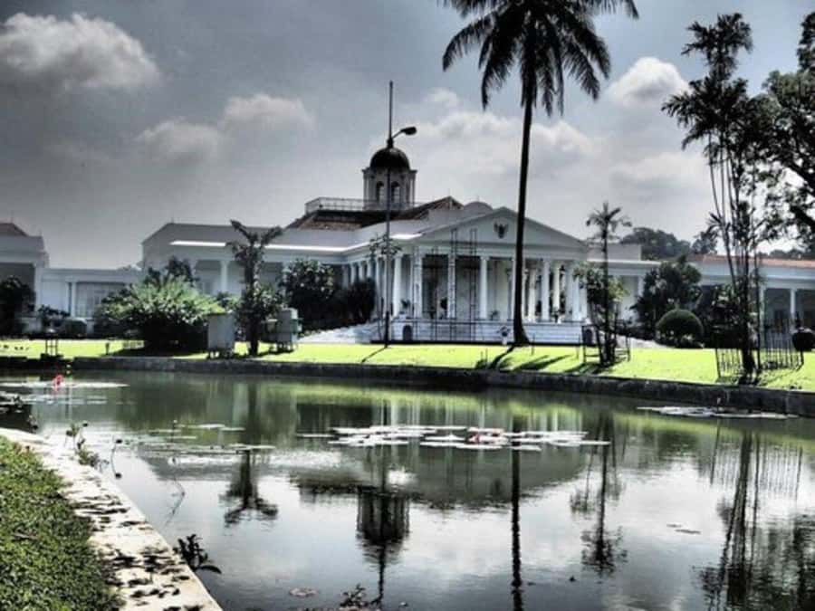 Jakarta: Botanical Garden & Rainforest Trekking to Waterfall - Cikaracak Waterfall and the Cold Water Reward