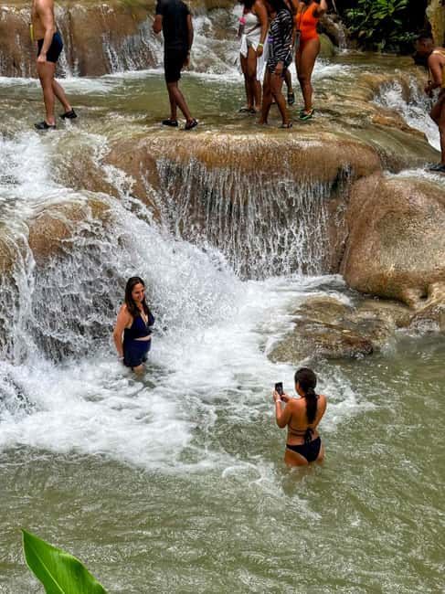 Jamaica Dunn's River Falls guided tour from Ocho Rios hotels - The guide is useful, but the commercial side needs patience