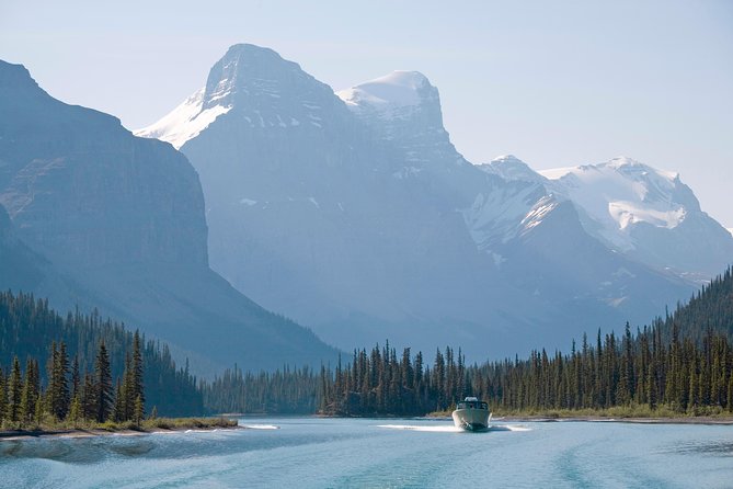 Jasper Wildlife & Sightseeing Tour with Maligne Lake Cruise - The 90-minute cruise on Maligne Lake
