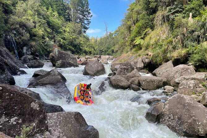 Kaituna Cascades - Grade 5 Wairoa River near Tauranga - The Waterfall delivers the biggest drop