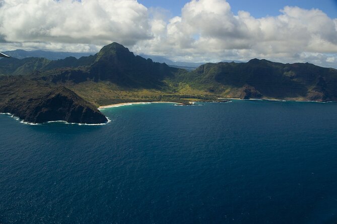 Kauai Airplane Tour: Na Pali Coast, Waterfalls & Window Seats - Mount Waialeale and the wettest spot on earth