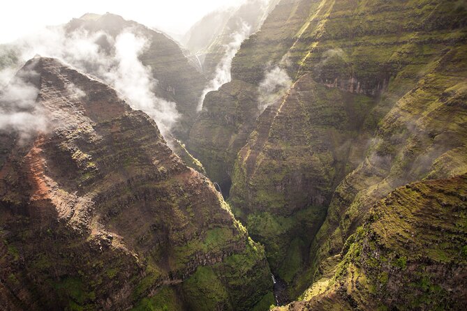 Kauai Deluxe Waterfall Safari: Helicopter Tour - Why seeing Kauai by helicopter makes sense