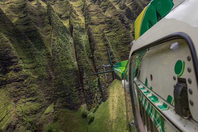 Kauai Deluxe Waterfall Safari: Helicopter Tour - A small helicopter and a better view