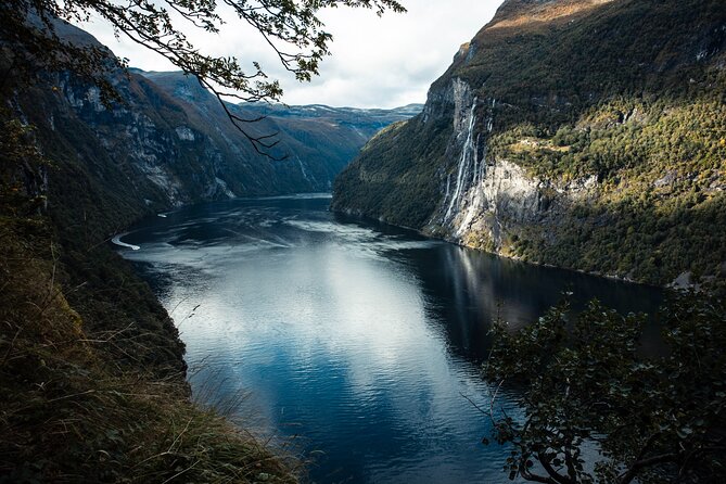Kayak Tour with Waterfall Views in Geiranger - Seeing the Seven Sisters Waterfall
