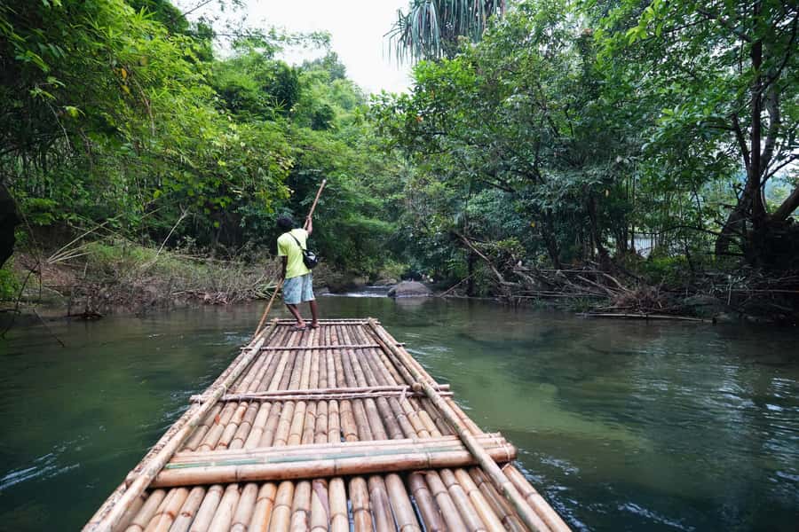 Khao Lak: Lampi Waterfall, Bamboo Rafting & Turtle Center - Guides who keep the day moving
