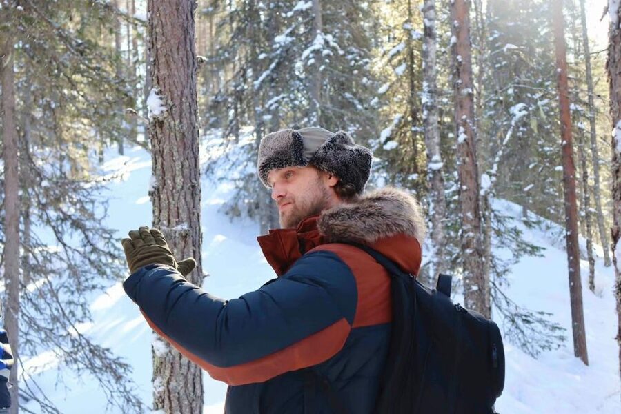 Korouoma Canyon Frozen Waterfalls Hike & Private Teepee BBQ - The teepee BBQ, hut, and hot berry drink