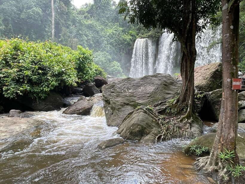 Kulen Waterfall Day Tour with Snacks Small-Group - Preah Ang Thom and the Great Buddha