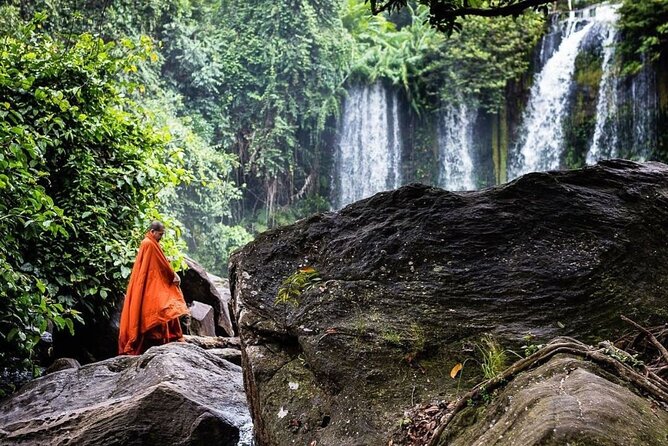 Kulen Waterfall Join-in Tour (local Picnic lunch) - Preah Ang Thom and the reclining Buddha