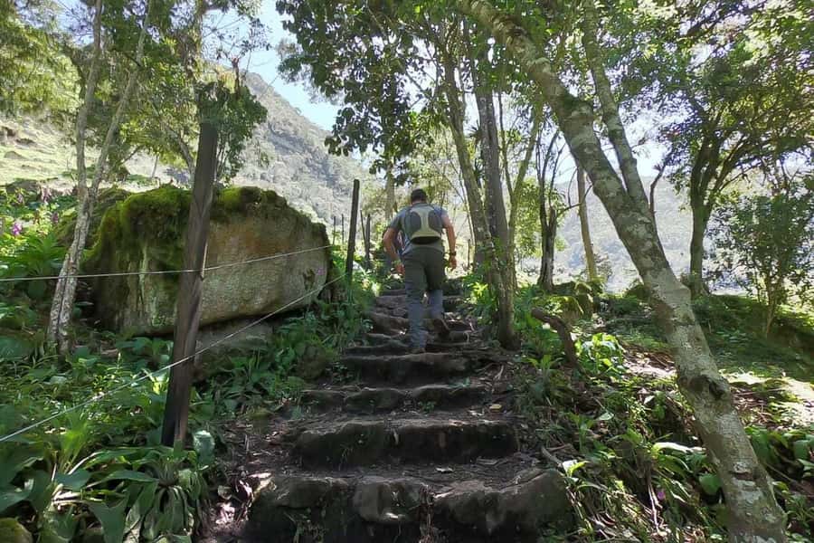 La Chorrera and Chiflon Waterfalls Private Hike Tour - What to wear and bring