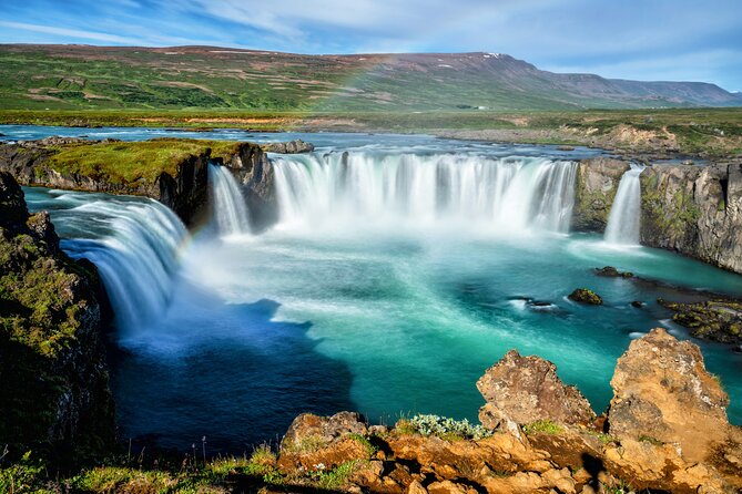 Lake Myvatn, Hot-Springs & Godafoss Waterfall Tour from Akureyri - Lake Mývatn and the Skútustaðir pseudocraters