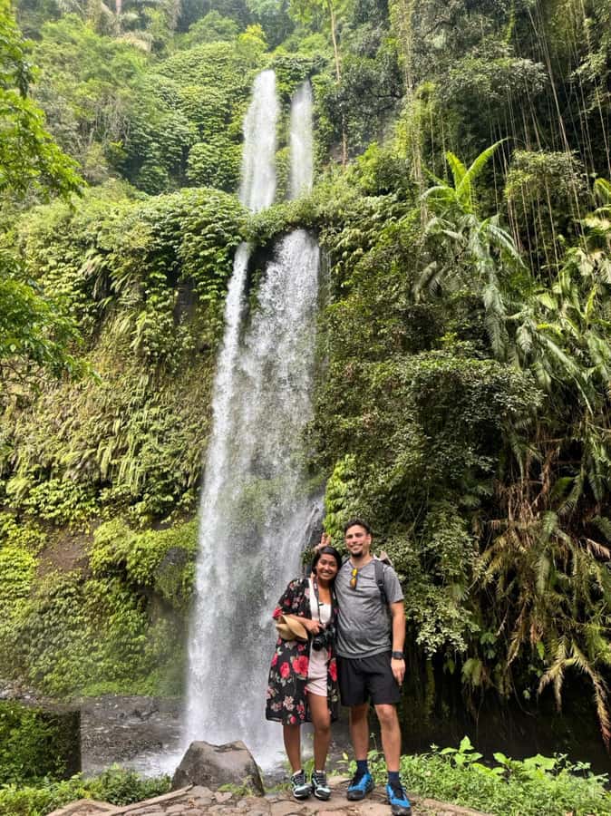 Lombok : Sendang Gile and Tiu Kelep Waterfall Tour - Walking into Sendang Gile and Tiu Kelep
