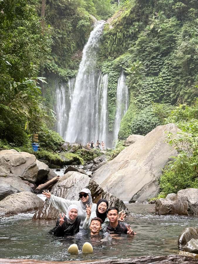 Lombok: Sendang Gile and Tiu Kelep Waterfalls Tour - Seeing Senaru Traditional Village