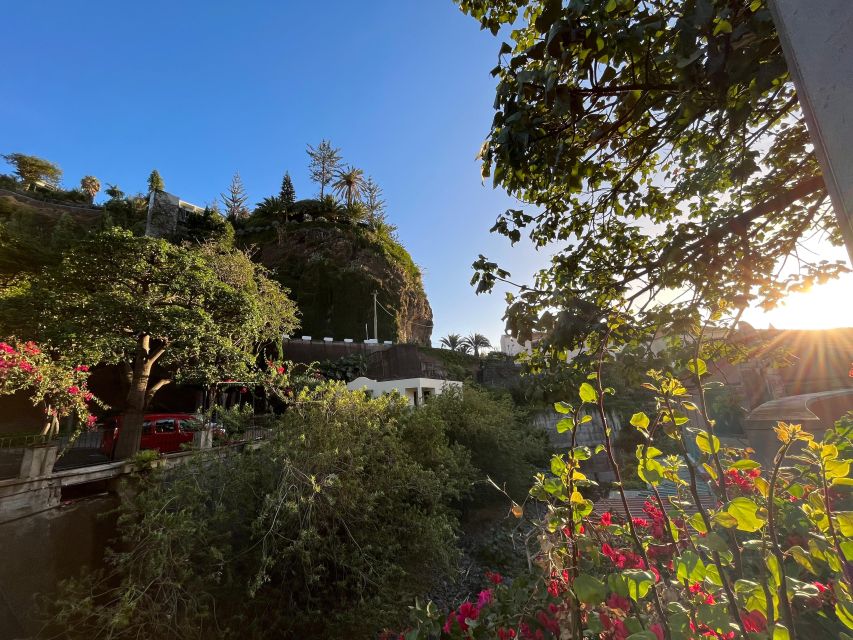 Madeira: Sunny South Side - Cabo Girão, Waterfalls, C. Lobos - Paul do Mar and the road west