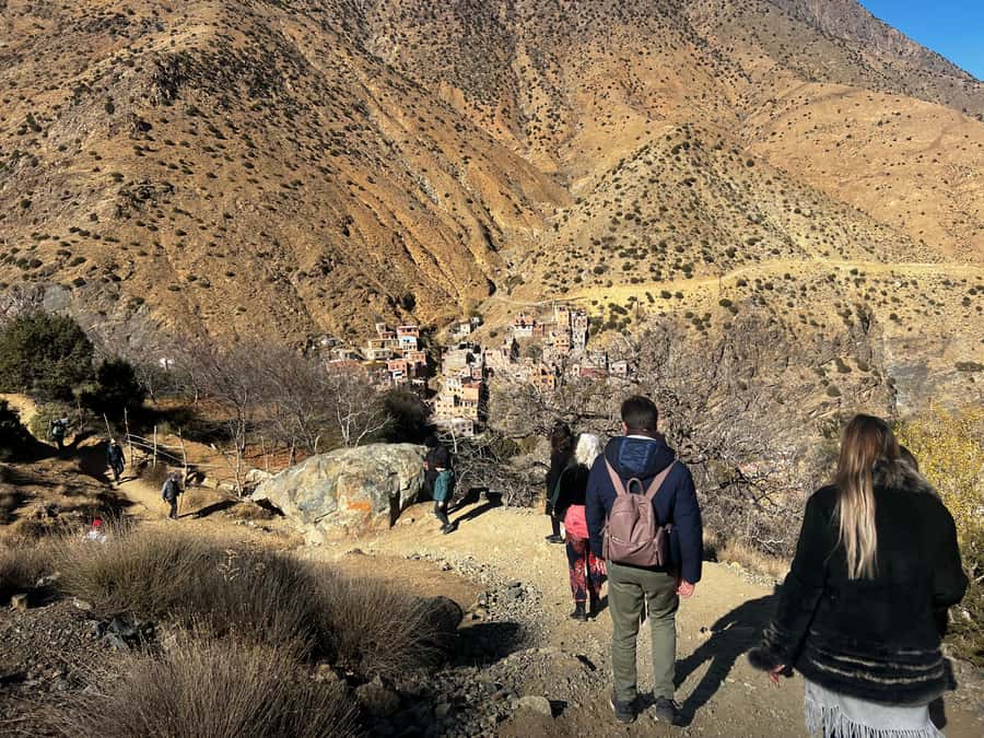 Marrakech: Atlas , Ourika Valley Waterfalls & Lunch & guide - Al Haouz: views, shopping, and a short pause