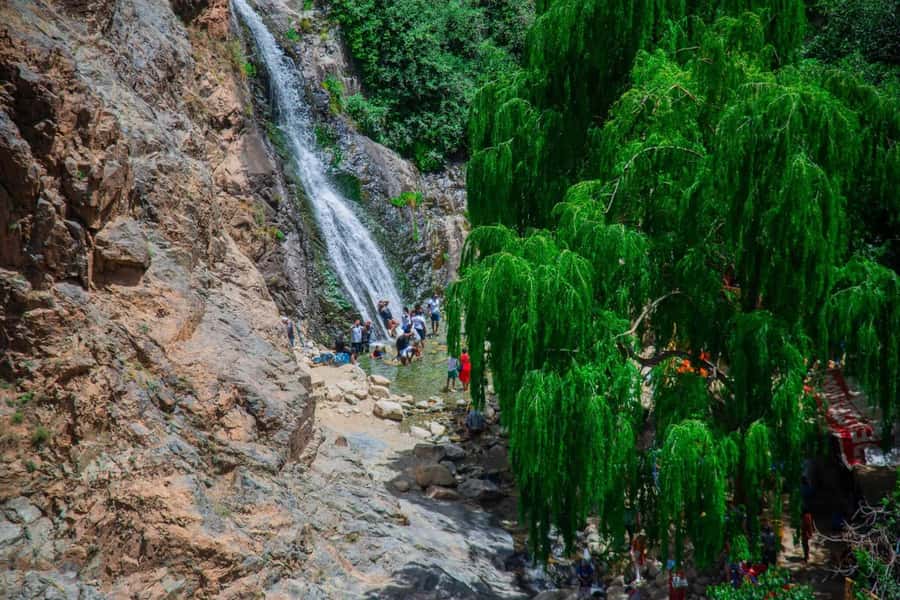 Marrakech: Ouzoud Waterfalls Trip, Guide & Boat + Lunch - Lunch above the pools