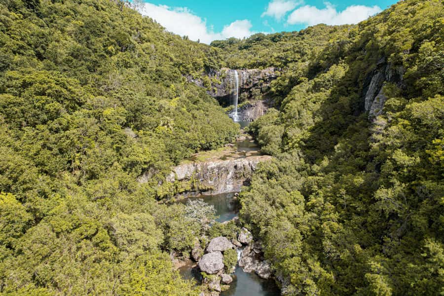 Mauritius: Exploring the Tamarind Falls with a Guide - Climbing the platforms and connected falls