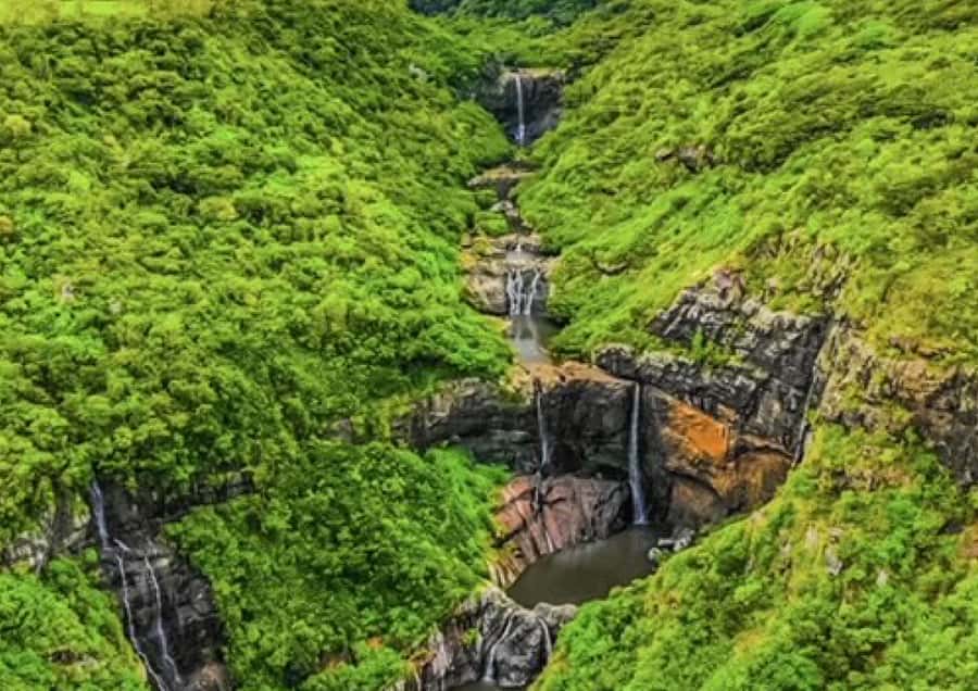 Mauritius: Full Canyon Tamarind Falls 5-Hour Hike - The first 30 minutes to the canyon