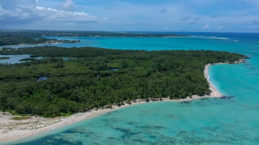 Mauritius: Ile aux Cerf Catamaran w/Waterfall Visit & Lunch - Arriving at Ile aux Cerfs