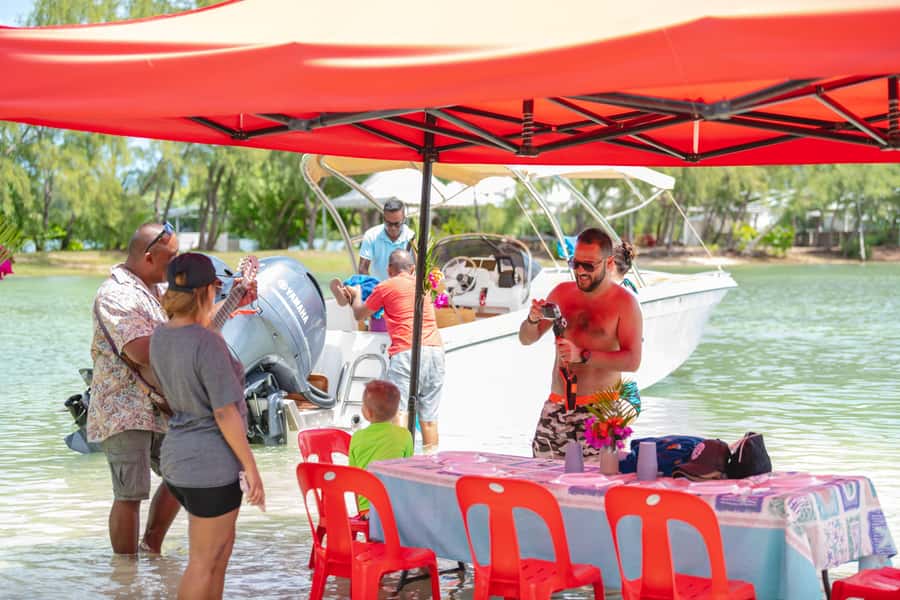 Mauritius: Speedboat Ile aux Cerfs, GRSE Waterfall, BBQ, Bar - Arriving at Ile aux Cerfs before the crowds