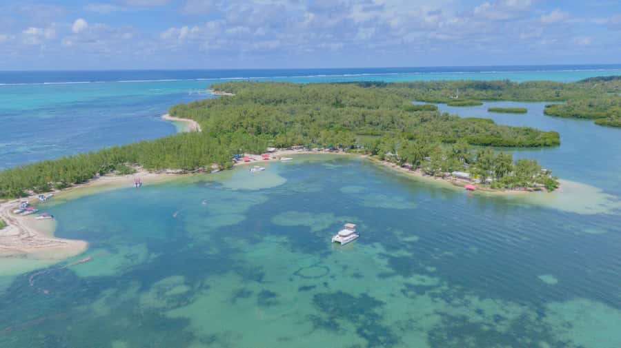 Mauritius: Speedboat Ile aux Cerfs, GRSE Waterfall, BBQ, Bar - What to bring for a smoother day