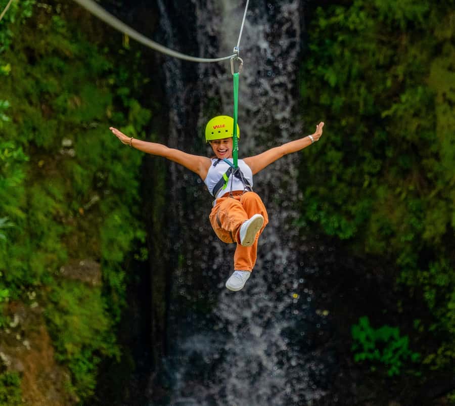 Mauritius: Vallé Advenature Park: Waterfall Zipline - The safety briefing and launch point