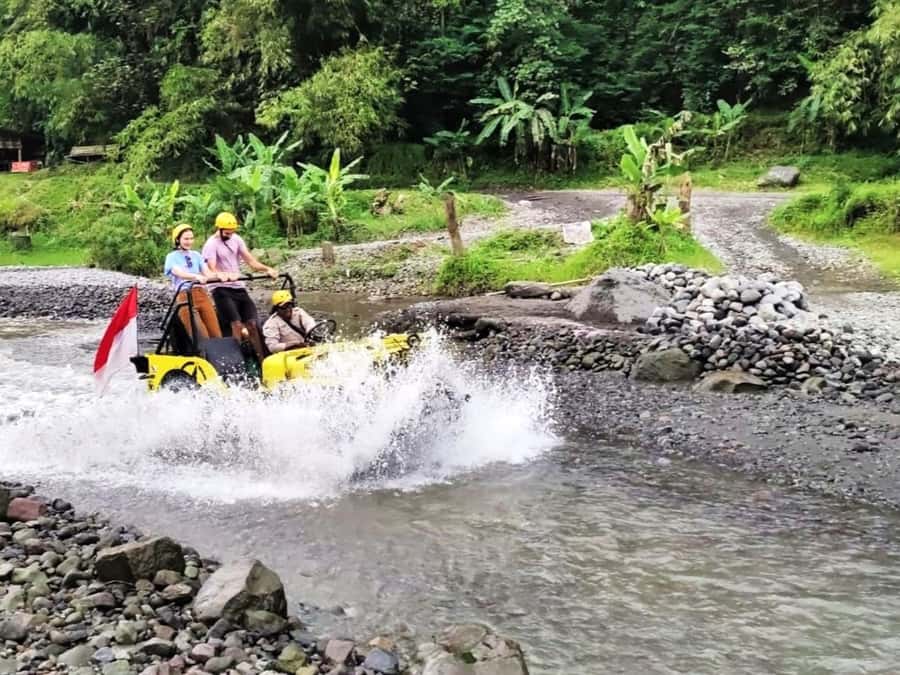 Merapi Volcano 4WD Jeep Tour and Kedung Kayang Waterfall - Lunch between the two Merapi experiences