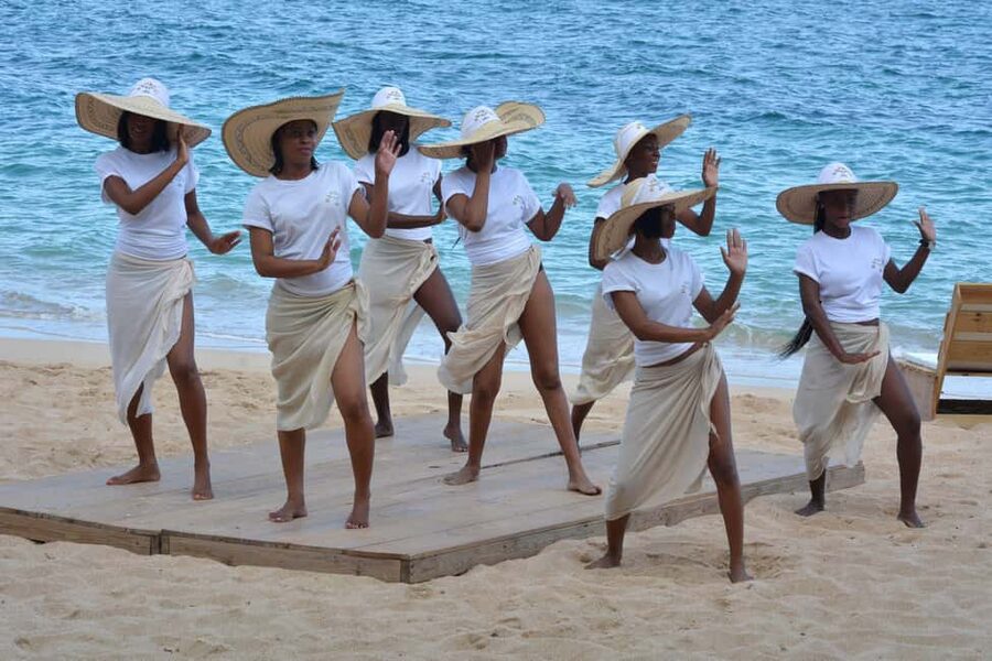 Montego Bay: Dunn's River Falls & Lunch at Bamboo Beach Club - Should you book Dunn’s River Falls and Bamboo Beach Club?
