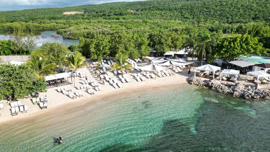 Montego Bay: Dunn's River Falls & Lunch at Bamboo Beach Club - The drive from Montego Bay to Ocho Rios