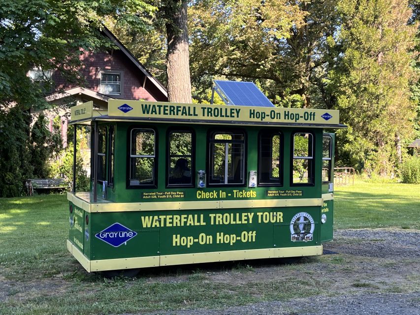 Multnomah Falls: Waterfall Corridor Hop-On Hop-Off Trolley - The recorded narration adds real value