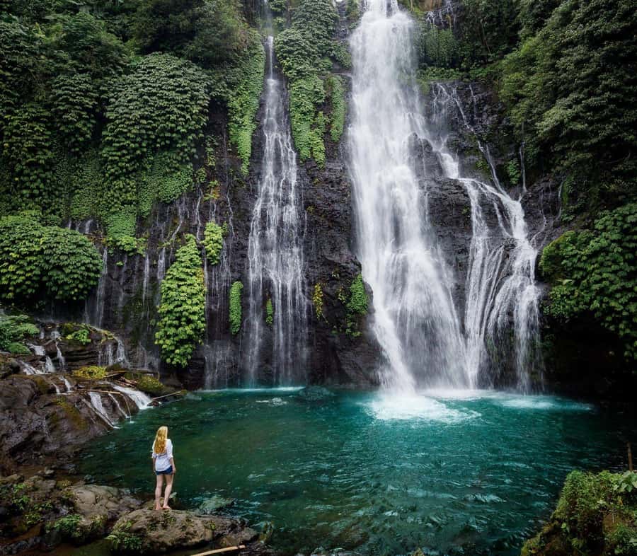 Munduk: Twin Lakes Jungle Hike with Lake Canoe and Waterfall - Temples beside Lake Tamblingan