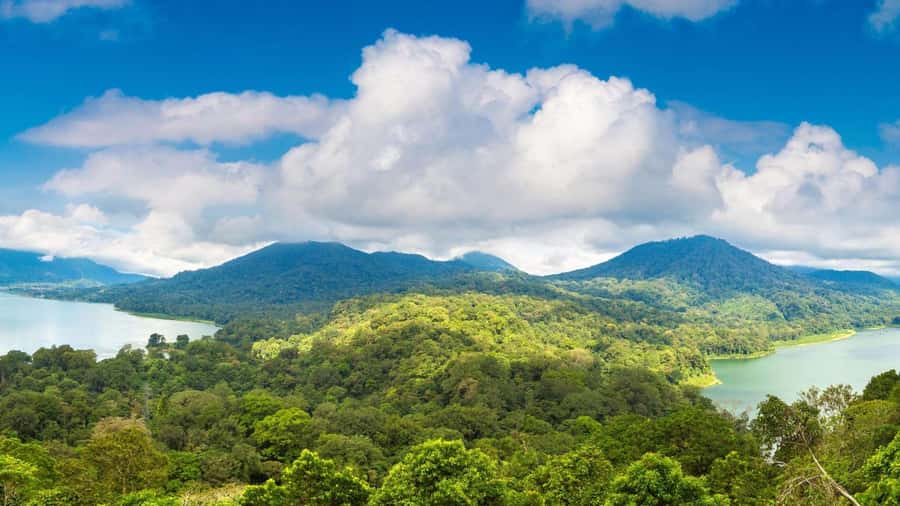 Munduk: Twin Lakes Jungle Hike with Lake Canoe and Waterfall - Twin Lake views and the forest trail