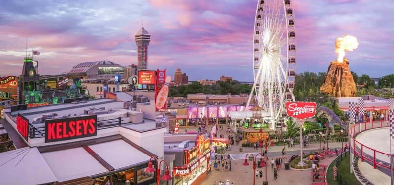 Niagara Falls, Canada: Clifton Hill 6 Attraction Fun Pass - Movieland Wax Museum is larger than expected, but uneven