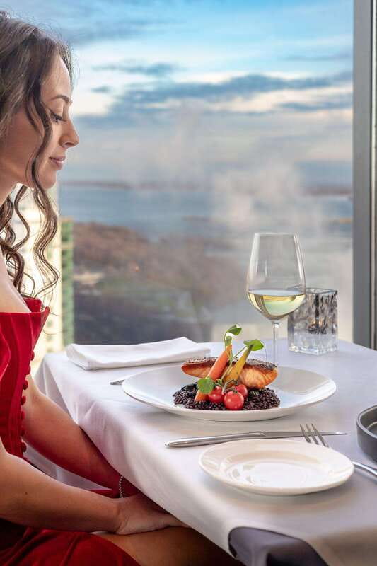 Niagara Falls, Canada: Dining Experience at The Watermark - Niagara wine and the extra charges to watch