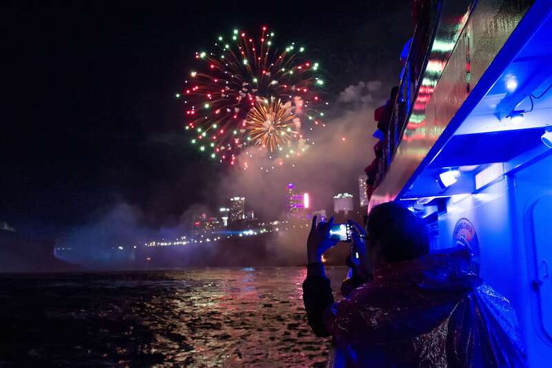 Niagara Falls, Canada: Evening Fireworks Cruise - Five things to know before you book