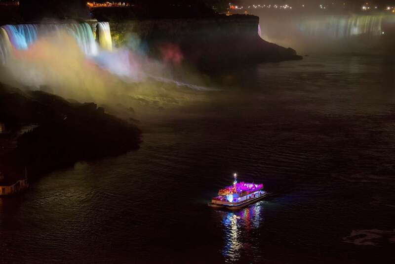Niagara Falls, Canada: Evening Fireworks Cruise - Who will enjoy this most?