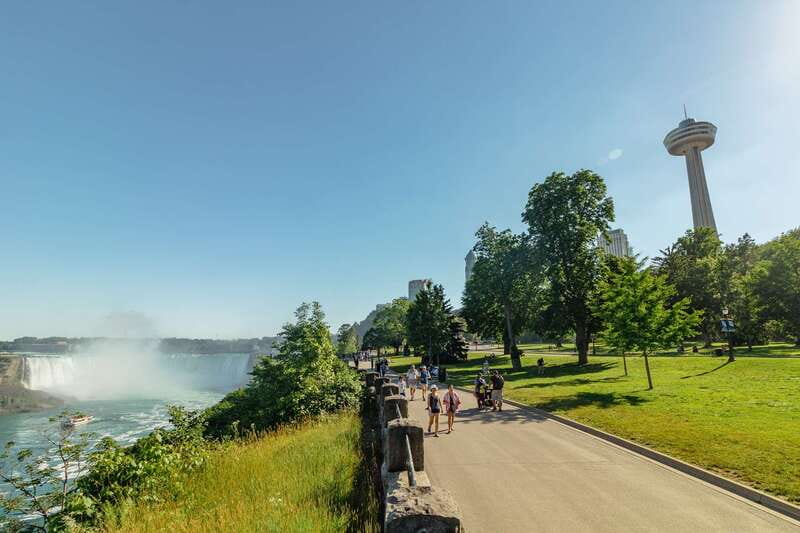 Niagara Falls, Canada: Skylon Tower Observation Deck Ticket - The yellow elevator ride sets the tone