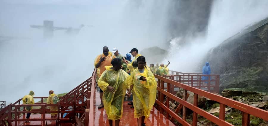 Niagara Falls Canada & USA: Small Group Deluxe Tour - Why the small group matters at Niagara Falls
