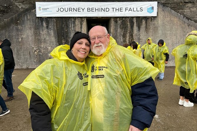 Niagara Falls Canada Walking Tour With Boat Cruise - Group size and guide quality