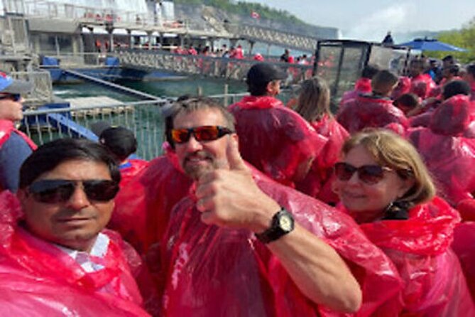 Niagara Falls Canada Walking Tour With Boat Cruise - The Niagara Parkway delivers the classic views