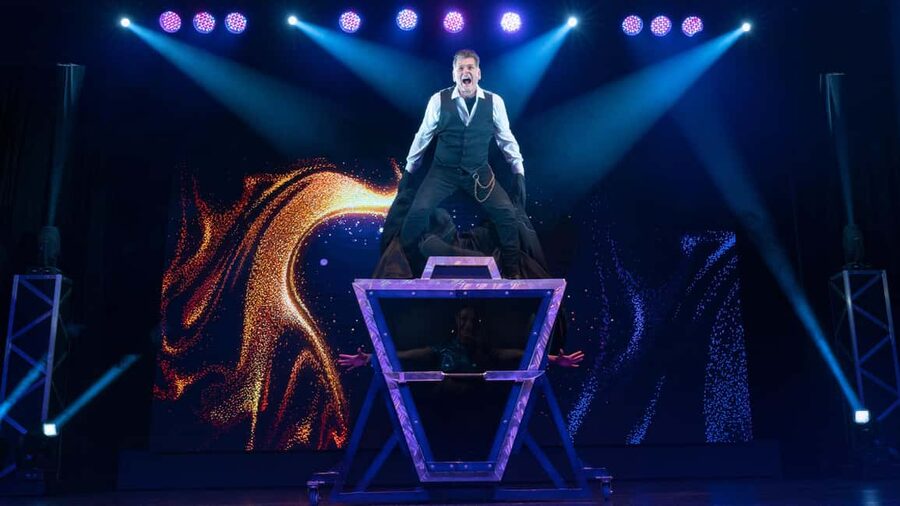 Niagara Falls, Canada: Wild Magic Show Ticket - Who should book Wild Magic?