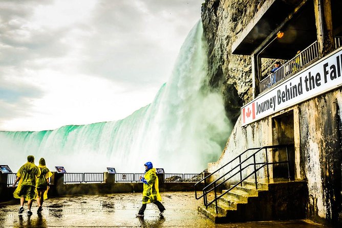 Niagara Falls Day and Evening Tour With Boat Cruise & Dinner (optional) - Arriving at Table Rock and the Canadian falls